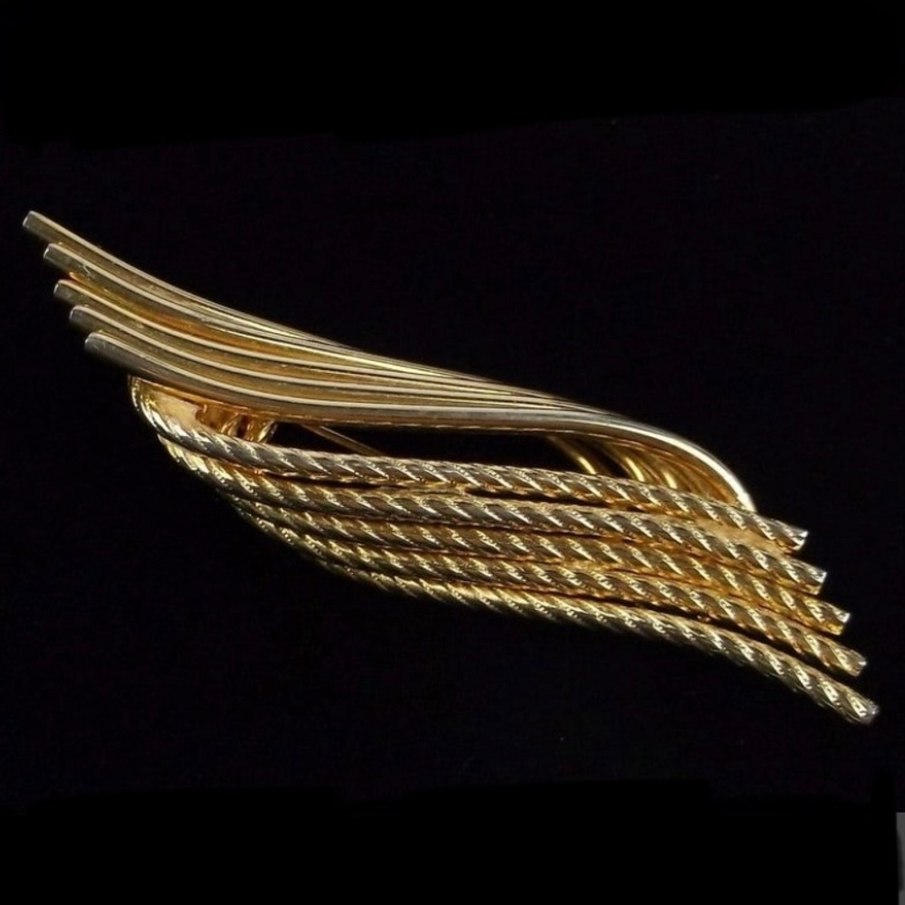 Vintage 1950s Kramer NY Gold Tone Brooch